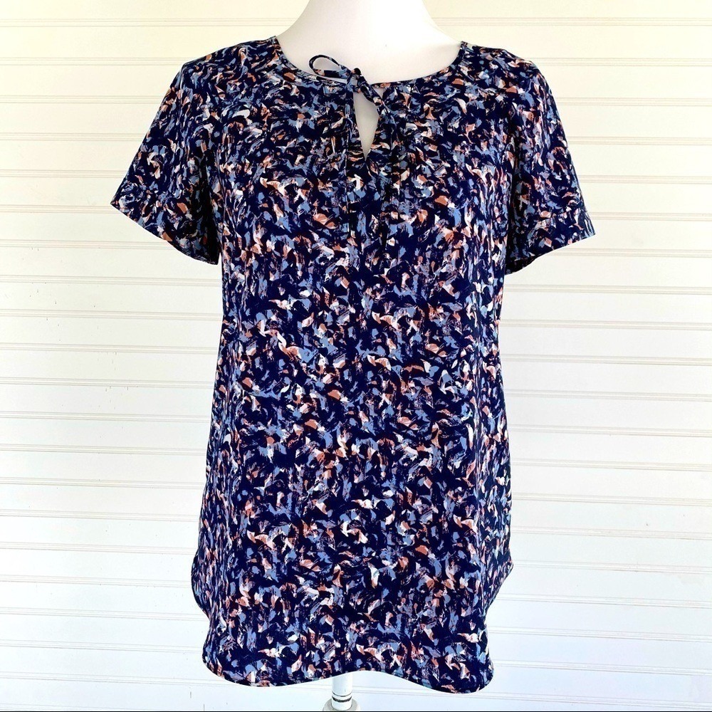 a.n.a Short Sleeve Blouse Size M Navy Blue Abstract Tie Neck Top - Picture 1 of 9